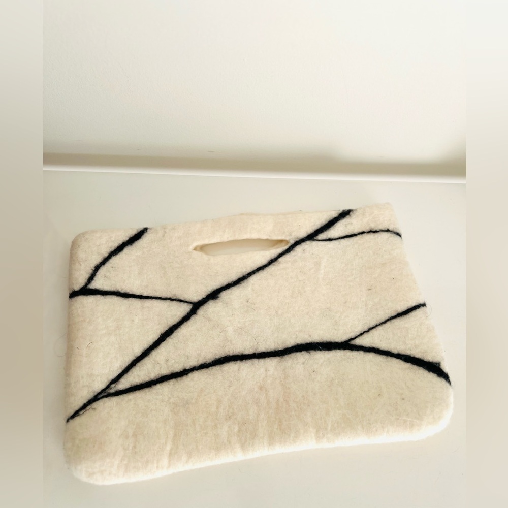 Handmade Wool Felt clutch - Picture 5 of 7